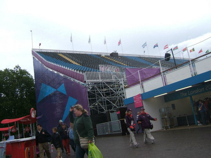 grandstand.jpg - 64411 Bytes